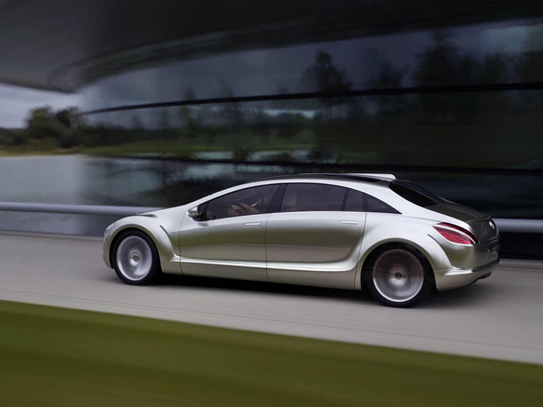 IAA Frankfurt 2007: Mercedes-Benz F700 – mistyczna nowoczesność