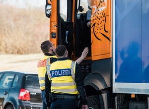 Nie dopilnował, żeby wszystko zgadzało się w dokumentach. Po pokazaniu prawa jazdy został wydalony z kraju