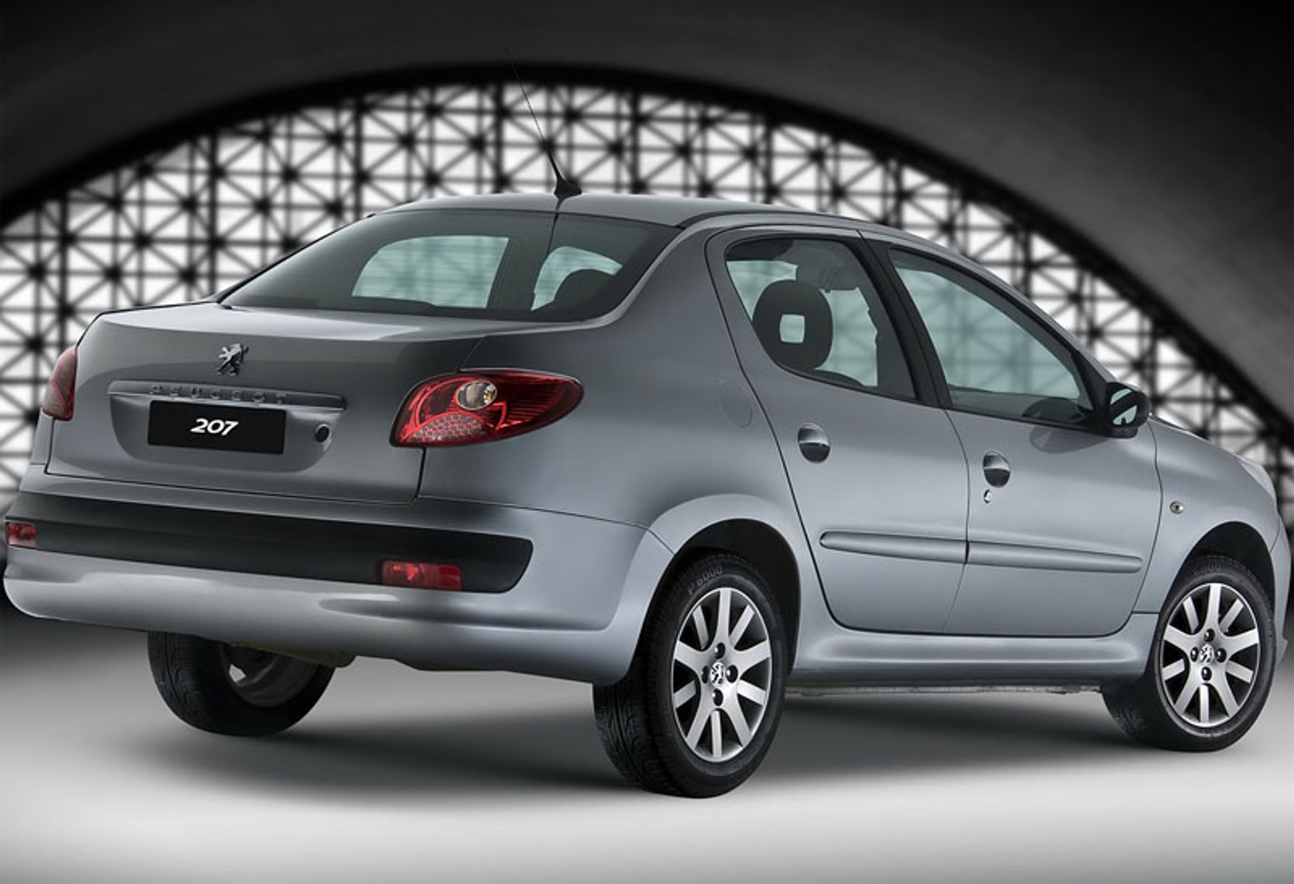 Peugeot 207 Compact robi karierę