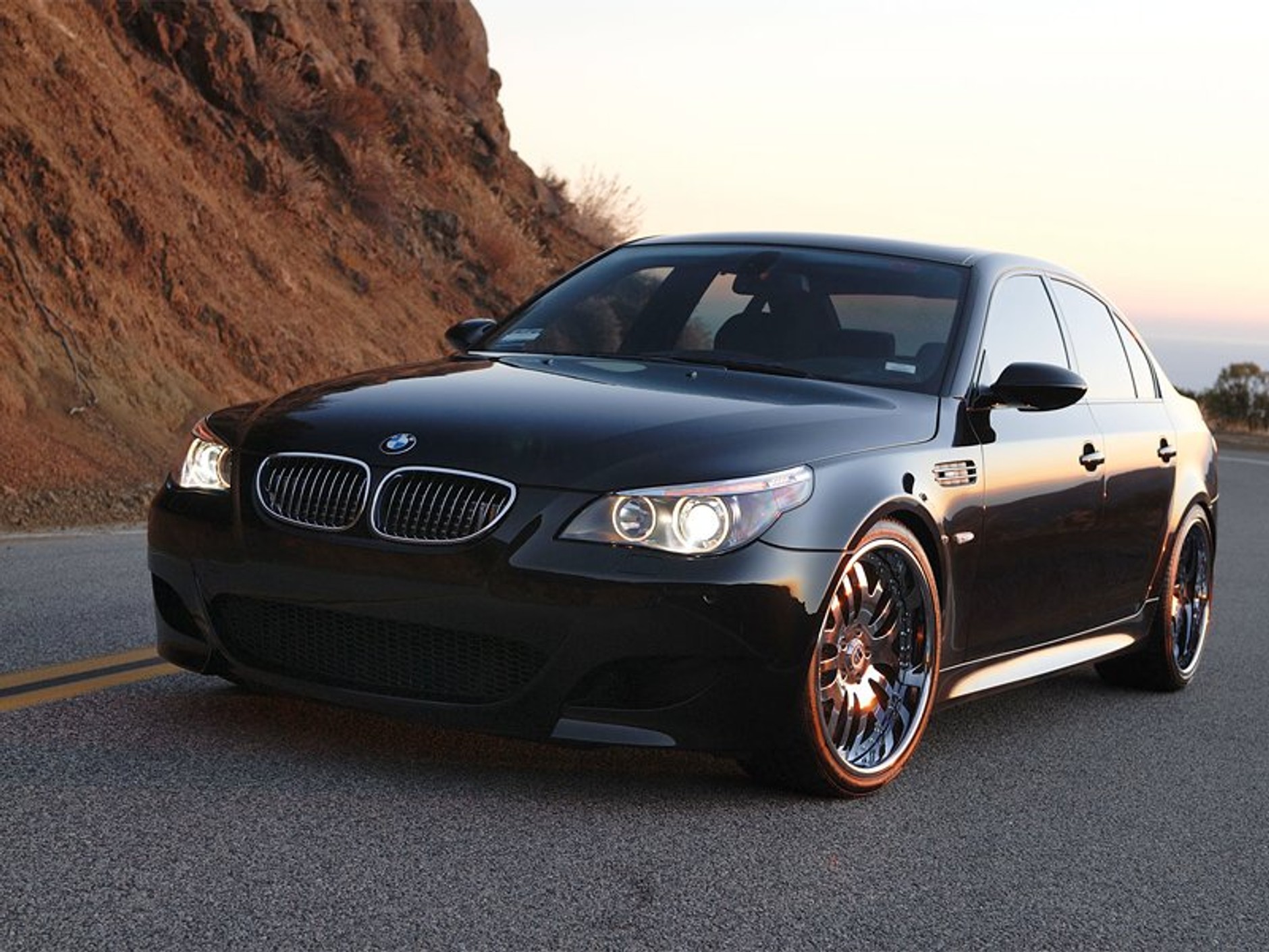 Currency Motors M5 Twin-Turbo: bestialskie M5
