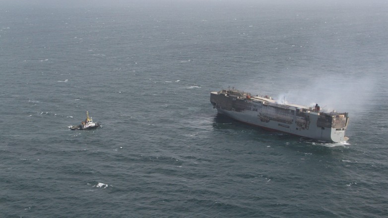 Płonący statek Fremantle Highway