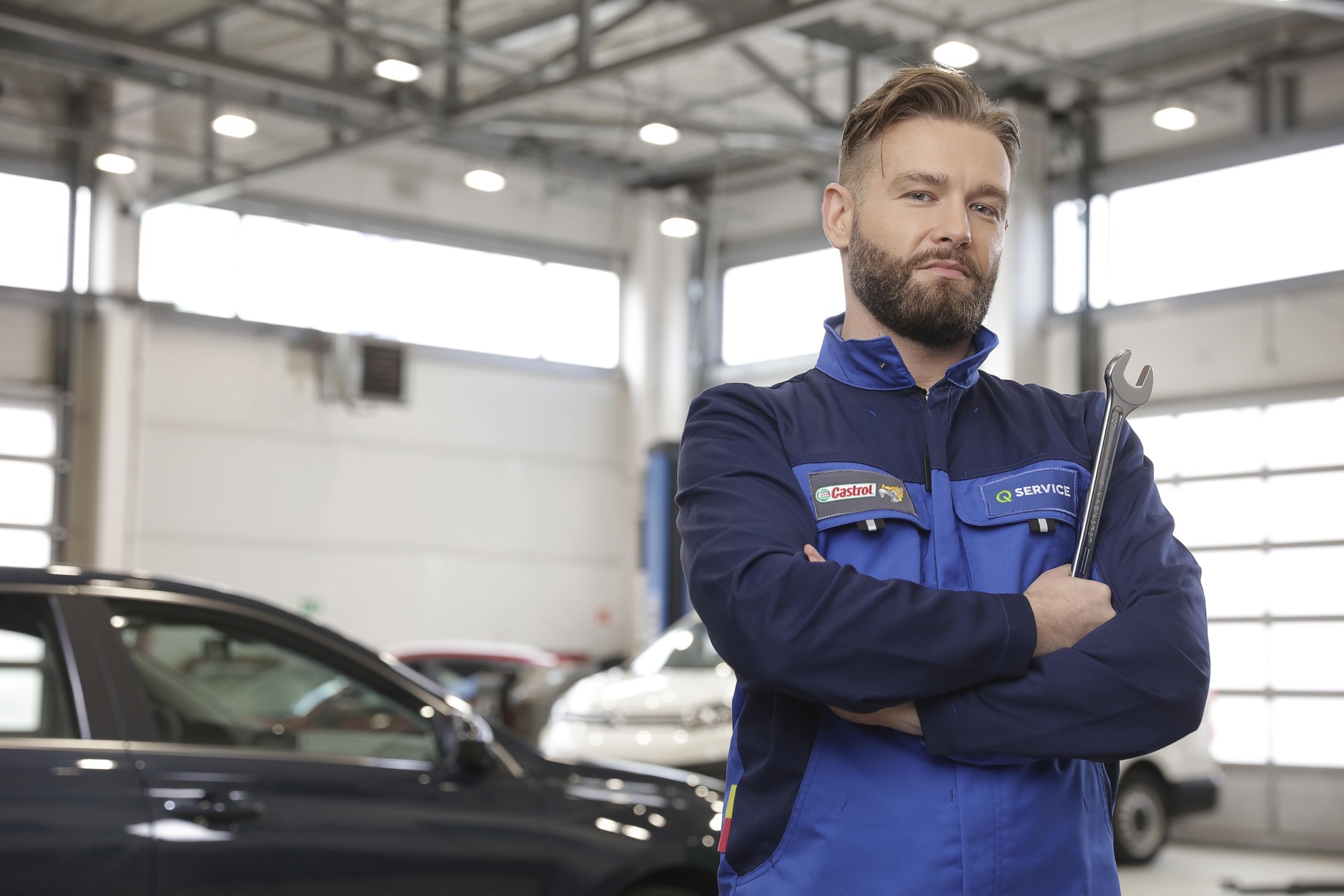 Eksperci Q Service Castrol radzą przed kupnem zabytkowego auta, poza sprawdzeniem stanu auta, poprosić warsztat o przygotowanie kosztorysu niezbędnych napraw