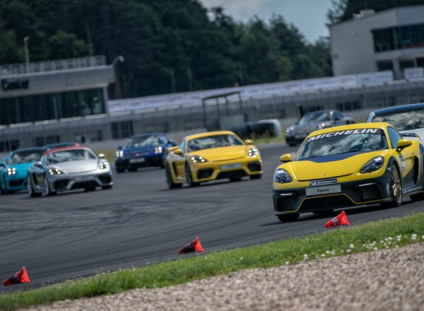 Porsche Experience – 7 powodów, dla których warto wziąć udział w tym szkoleniu