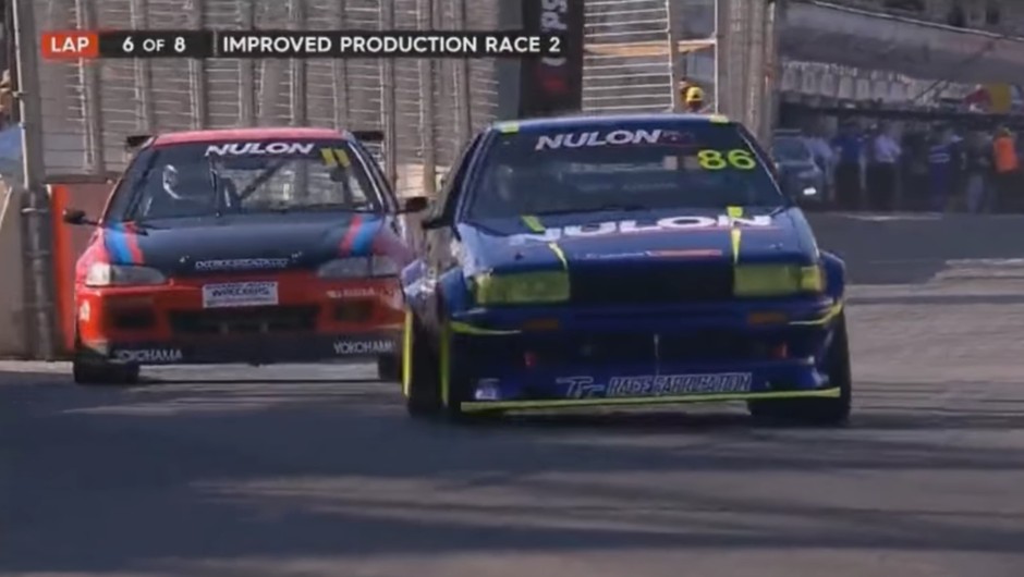 Toyota AE 86 vs Honda Civic - piękna walka na torze Adelaide