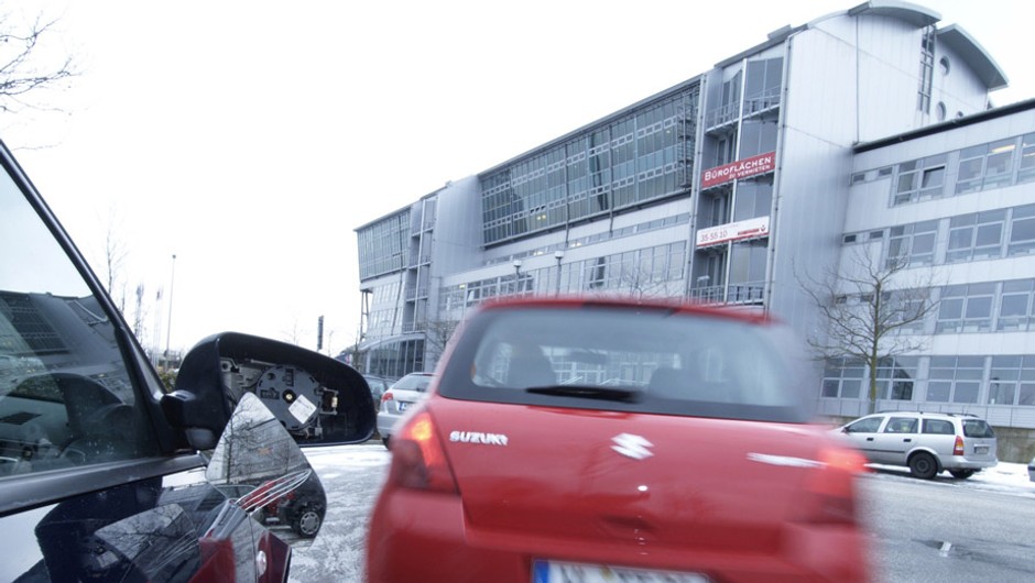 Uszkodzone lusterko: Lepiej naprawiać niż wymieniać