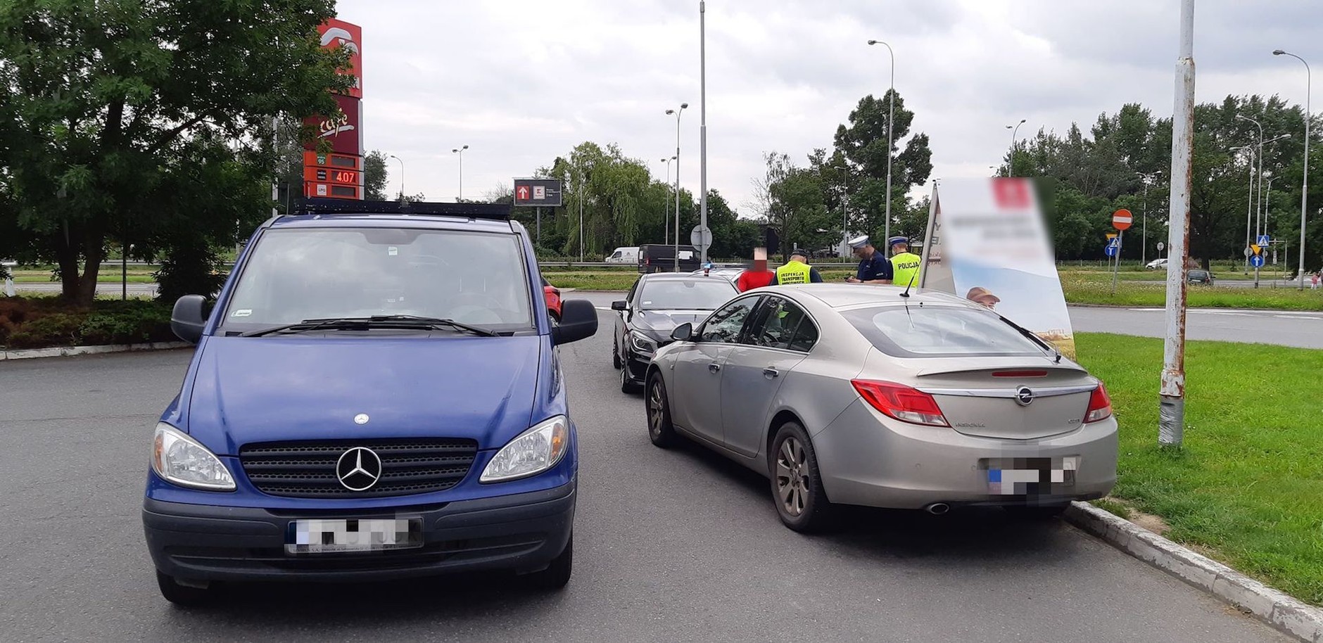 Kierowca czarnego Mercedesa jechał ponad 122 km/h w miejscu, gdzie wolno jechać maksymalnie 50