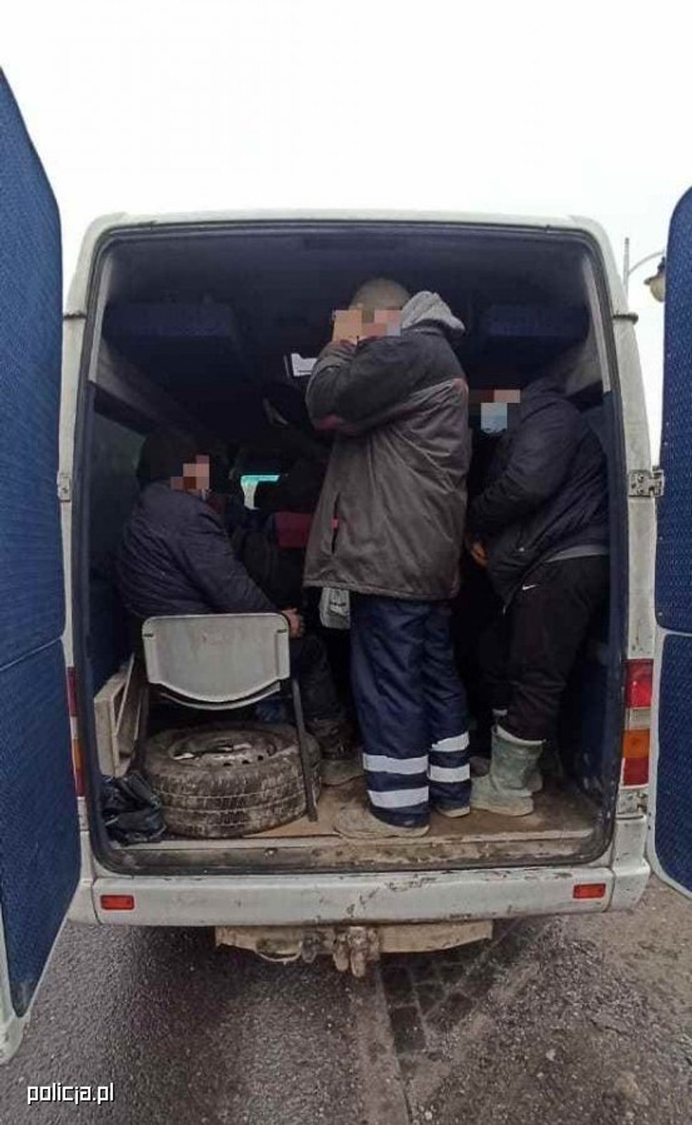 Przewóz 19 pasażerów w 9-osobowym busie