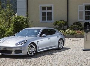 Porsche Panamera Hybrid - 33 km na prądzie