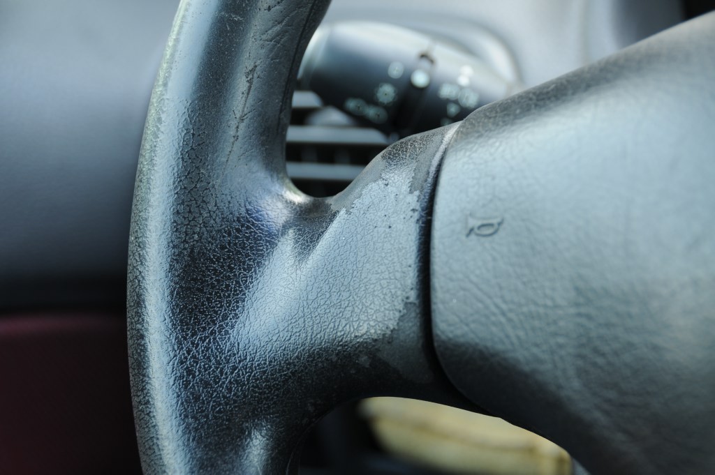 Przetarcia na kierownicy