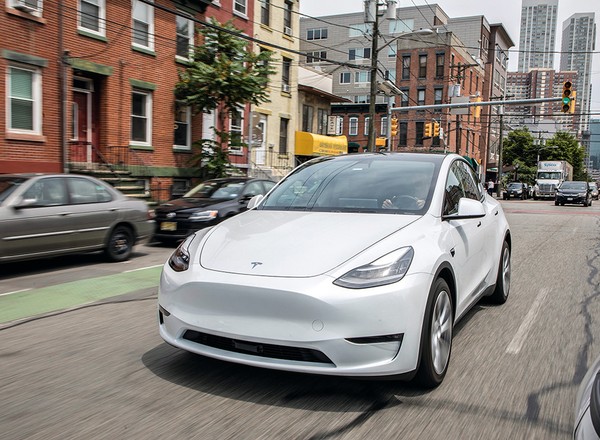 Tesla Model Y kontra Volkswagen ID.6 Crozz. Pierwszy crash test