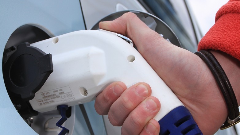 Nowe samochody elektryczne kupowane przez osoby fizyczne to absolutny margines rynku