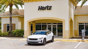 Hertz omal nie upadł, a teraz kupuje ogromną flotę elektrycznych Polestarów