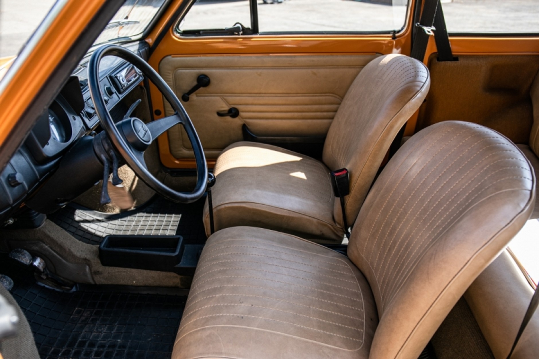 Polski Fiat 126p wystawiony na sprzedaż w renomowanym domu aukcyjnym