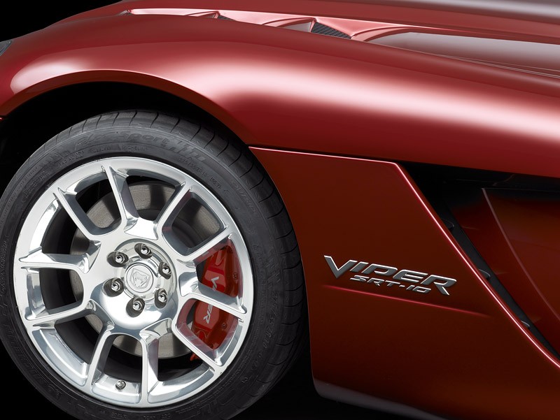 Dodge Viper SRT10: model 2008 już w produkcji (wideo)