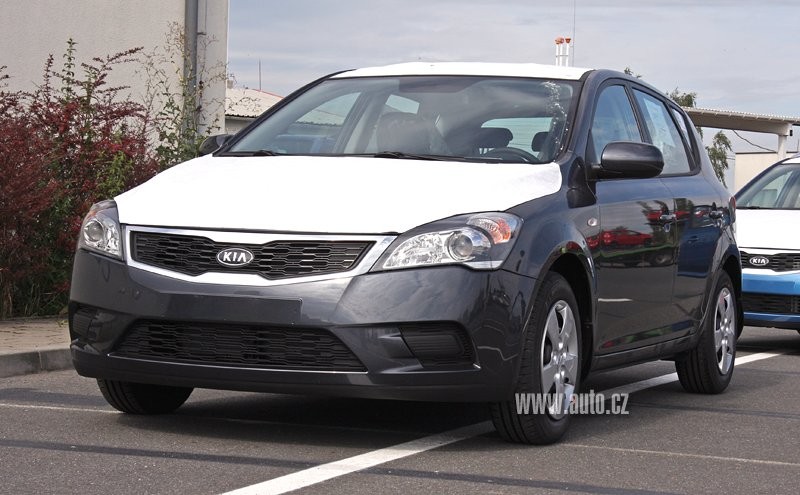 Zdjęcia szpiegowskie: zmodernizowana Kia Ceed Sporty Wagon (fotogaleria)