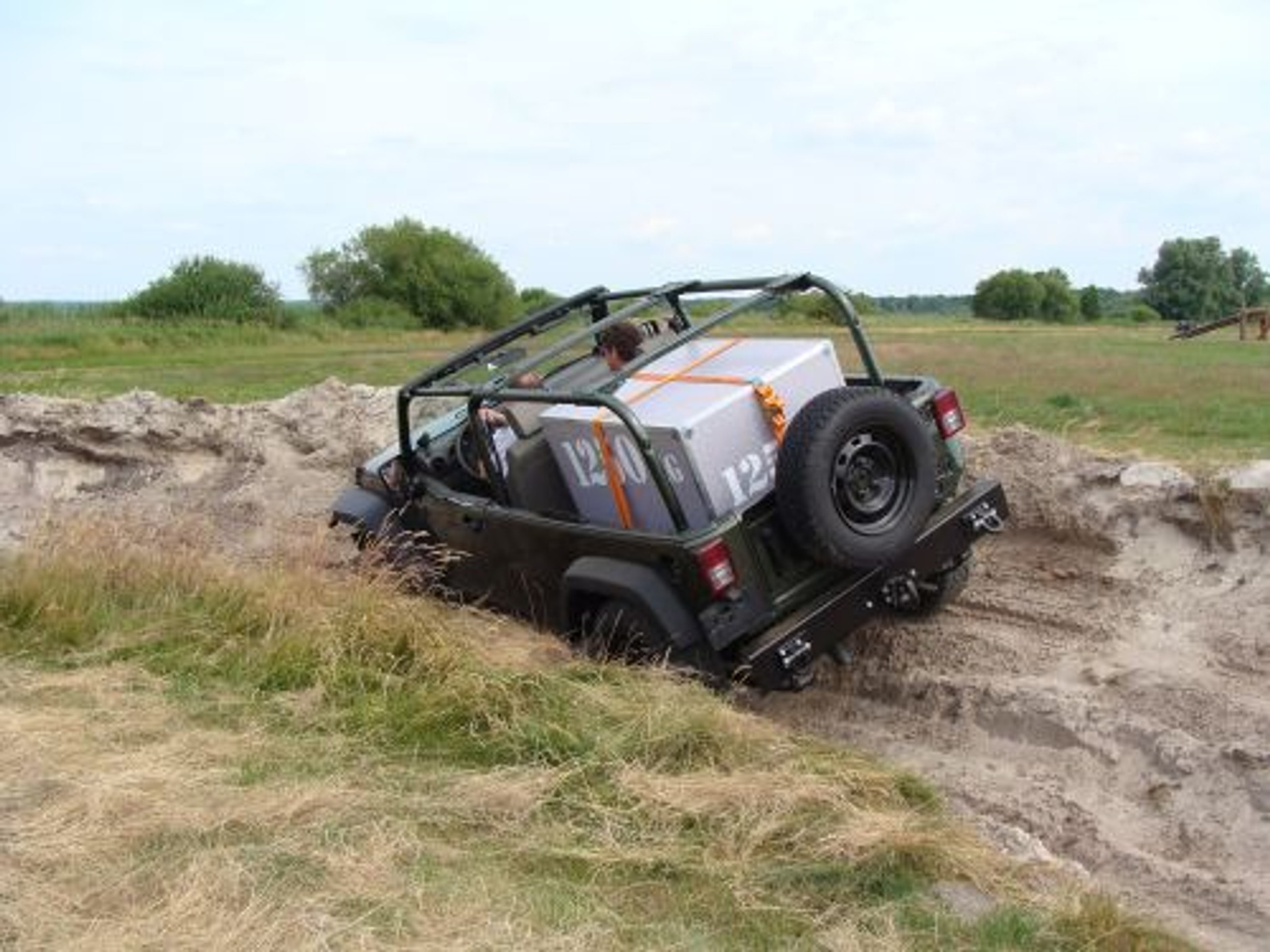 Jeep J8 zaprezentowany na Euro Camp Jeep 2008