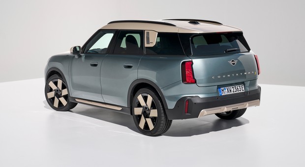 Większe, nowocześniejsze i... już po elektrycznej stronie mocy. Wjeżdża nowe MINI Countryman