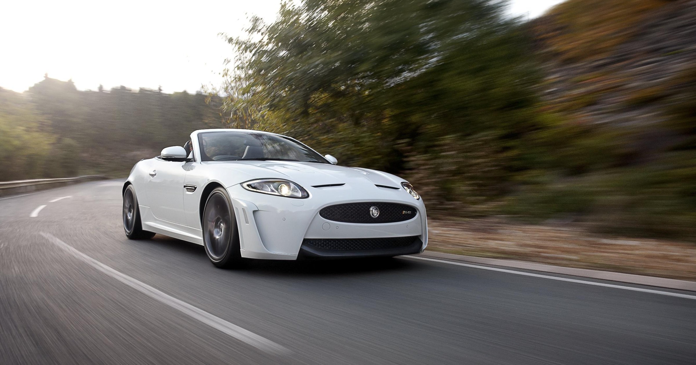 Jaguar XKR-S: drapieżne kabrio
