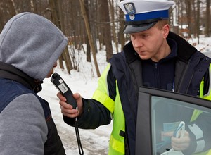 Badanie krwi zamiast alkomatu? Nawet jeśli jesteś trzeźwy, to i tak zabiorą ci prawo jazdy