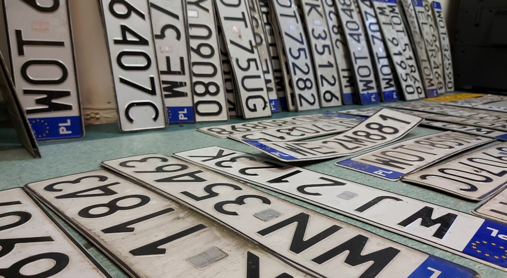 Ukradł 105 tablic rejestracyjnych w jedną noc