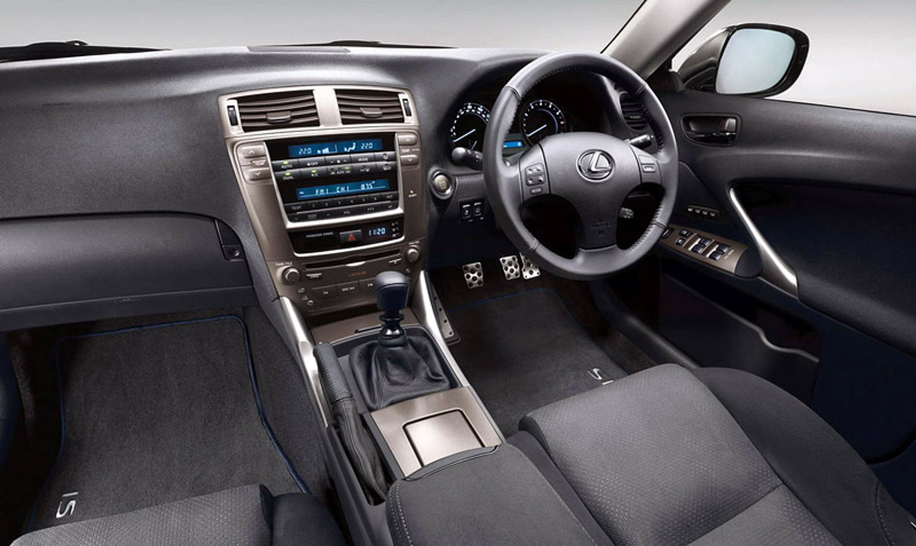 Lexus IS 250 SR: sportowe wyposażenie dla podstawowego modelu