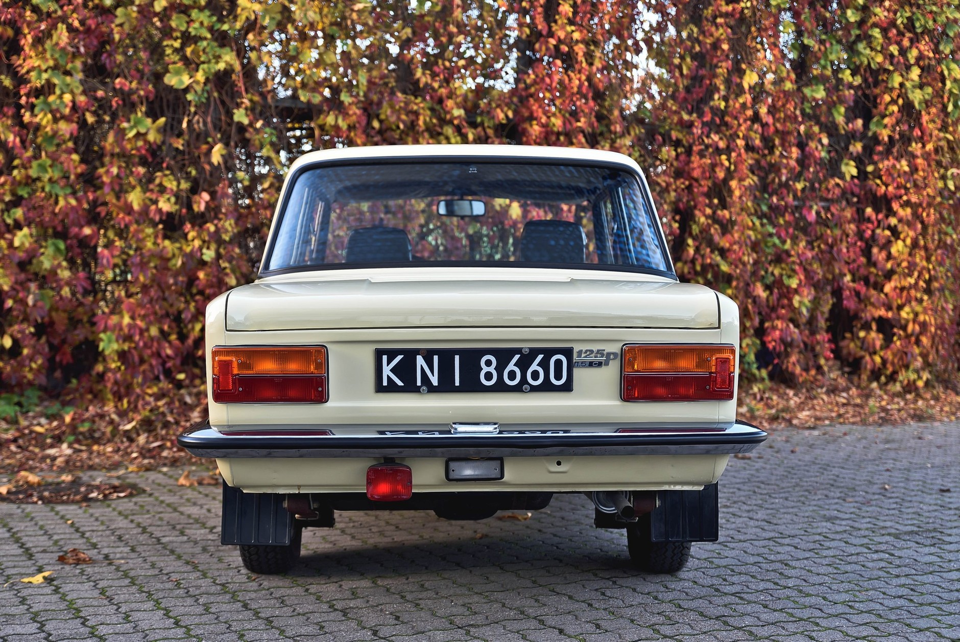 Ten Duży Fiat jest nowy, choć ma 35 lat.  FSO 125p wystawiony na aukcji.