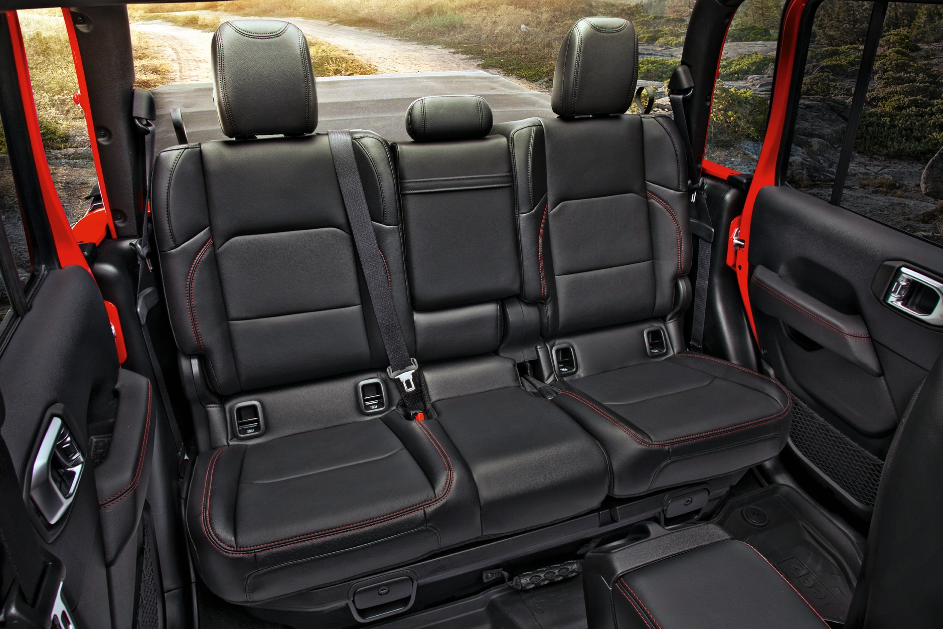 Jeep Gladiator ma – tak jak Jeep Wrangler Unlimited – 5-osobową kabinę