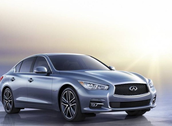 Infiniti Q50 w pełnej okazałości