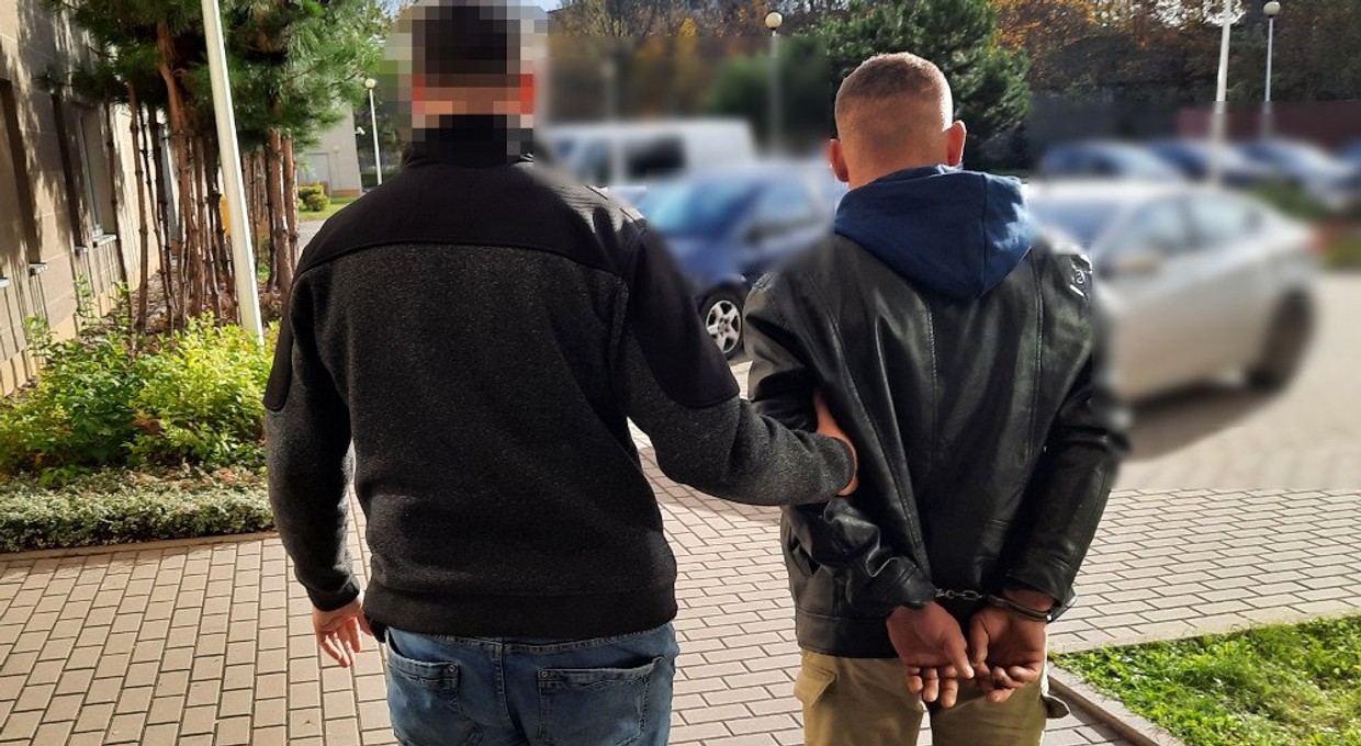 Porządkujący drogę zatrzymali karawan. To był dopiero początek