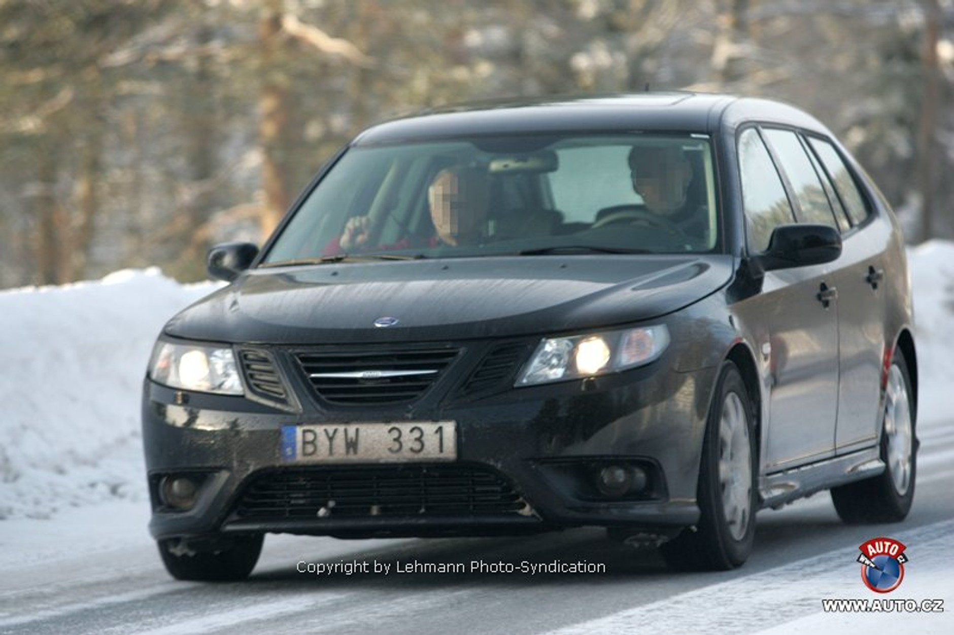 Zdjęcia szpiegowskie: Saab 9-3 Black Turbo, wersja 4x4 i duży facelifting