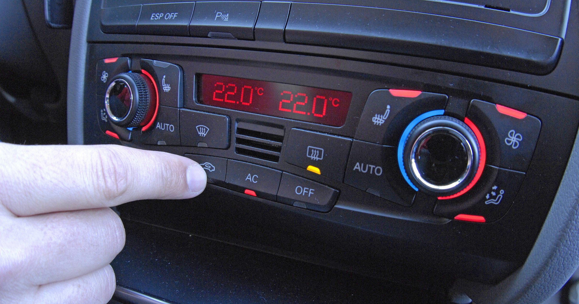 Na jaką temperaturę powinno się ustawiać klimatyzację w aucie?