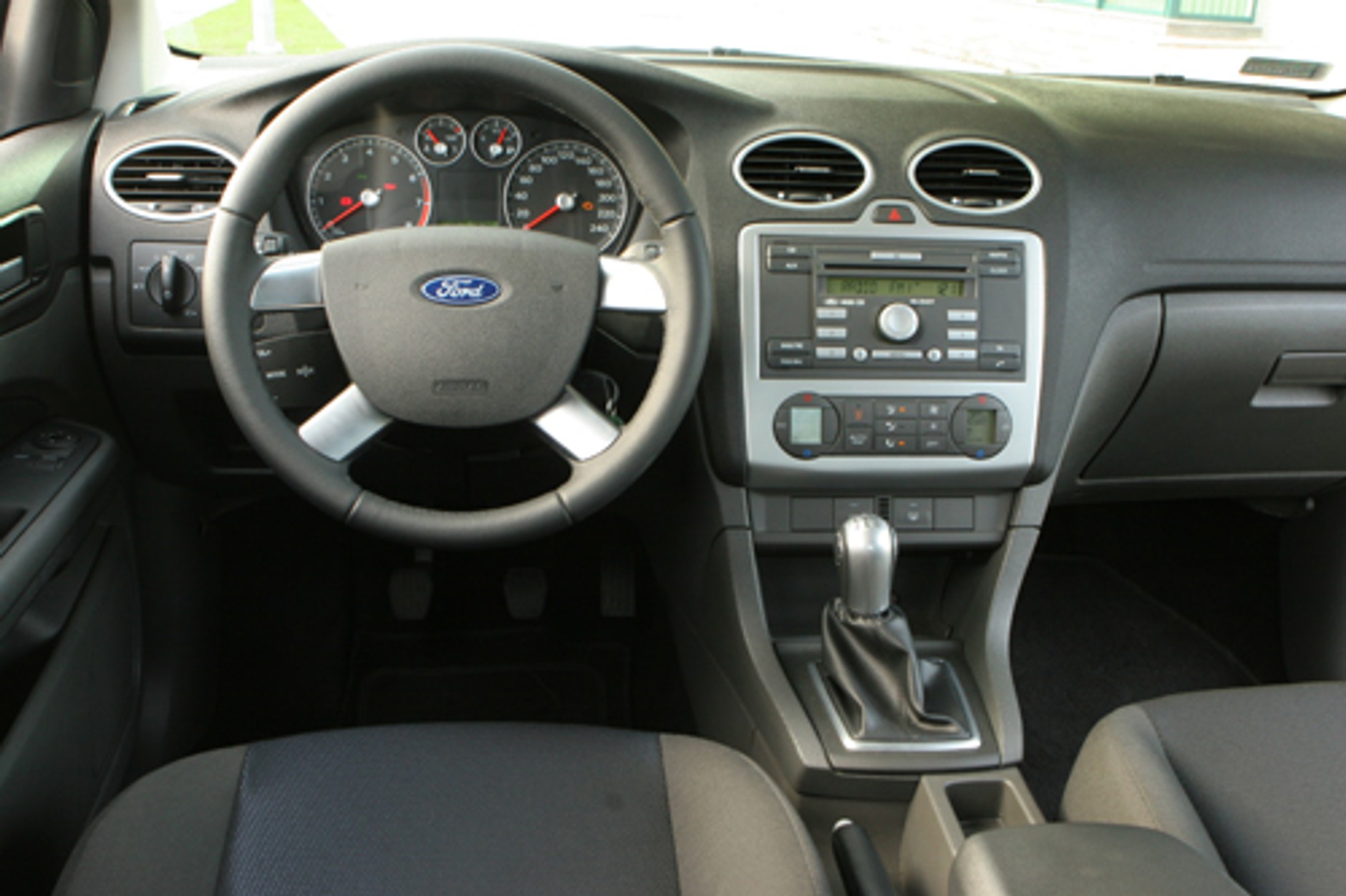 Kia Ceed, Opel Astra, Ford Focus - Dwa niszczyciele i stawiacz min