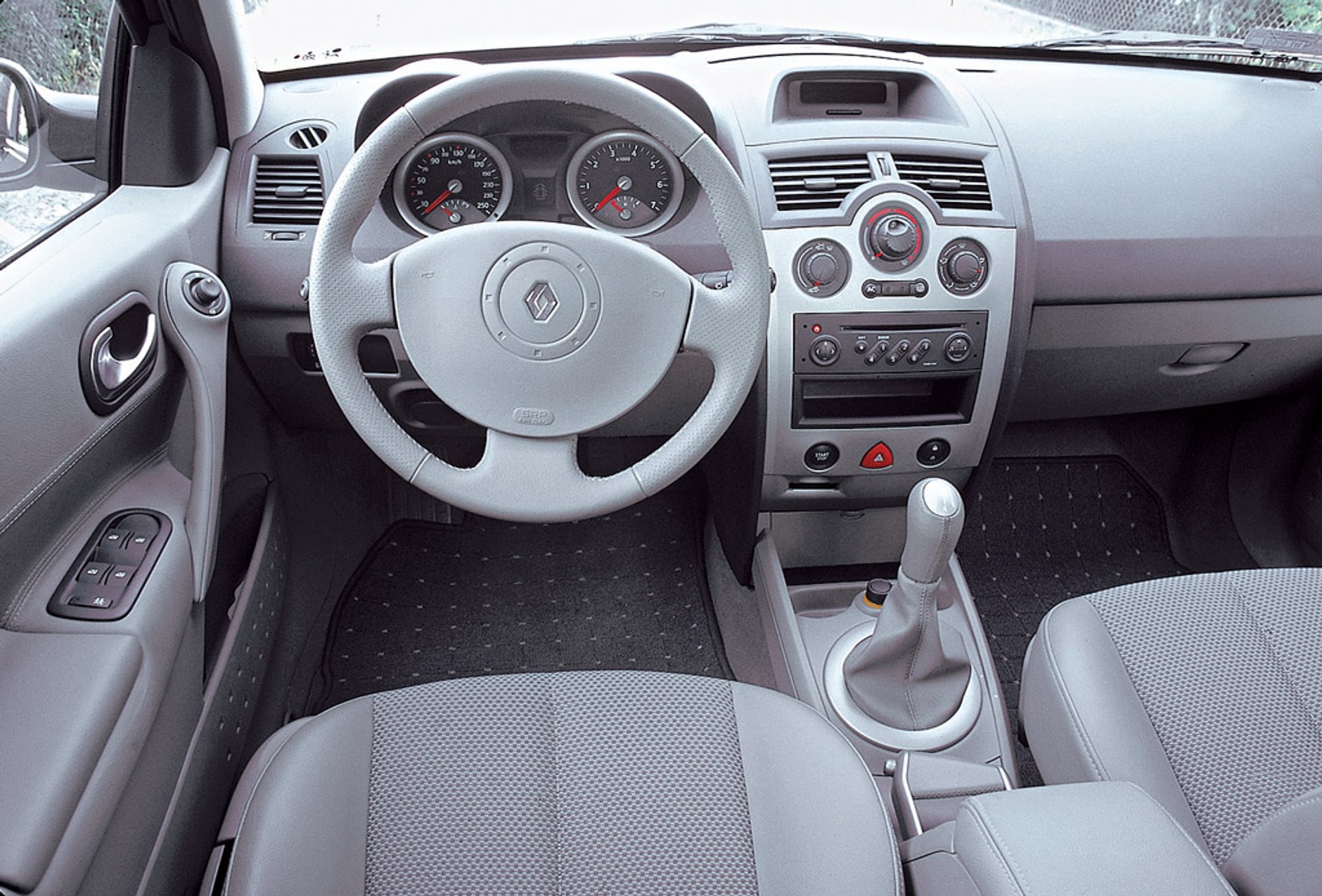 Kompakty ograniczonego ryzyka? Opel Astra kontra Renault Megane i Toyota Corolla