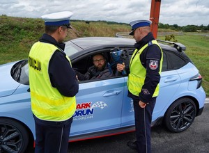 Policjanci zbroją się w nowoczesne laserowe mierniki prędkości. Wiemy, gdzie trafiły