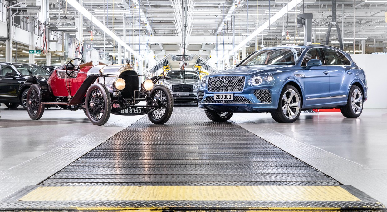 Bentley świętuje wyprodukowanie 200 tys. samochodów i przypomina kultowe modele