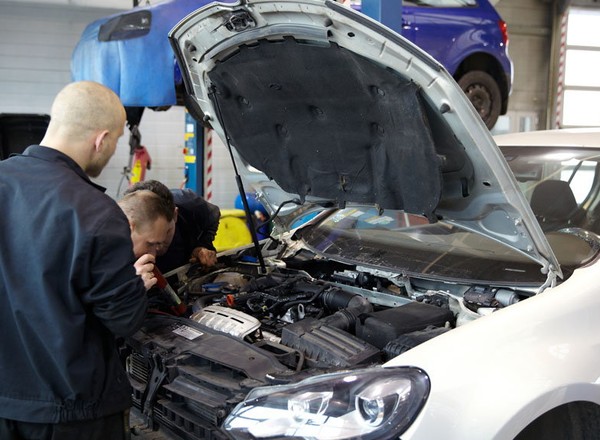 Ile kosztuje praca mechanika?