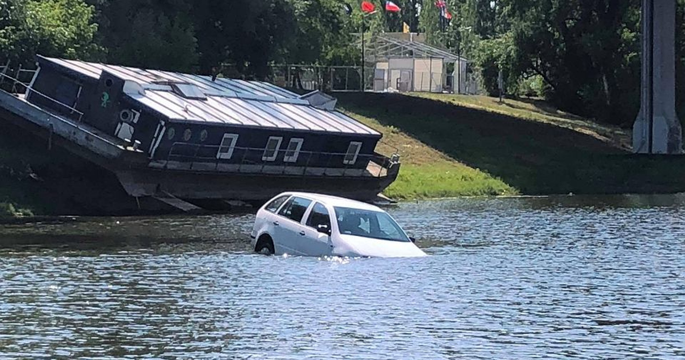 Skoda zatonęła w Kanale Czerniakowskim