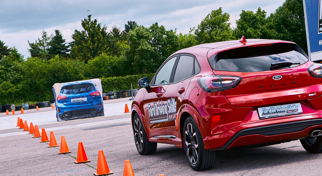 Ford oferuje bezpłatne szkolenie. Celowo skierowane jest tylko do jednej grupy kierowców