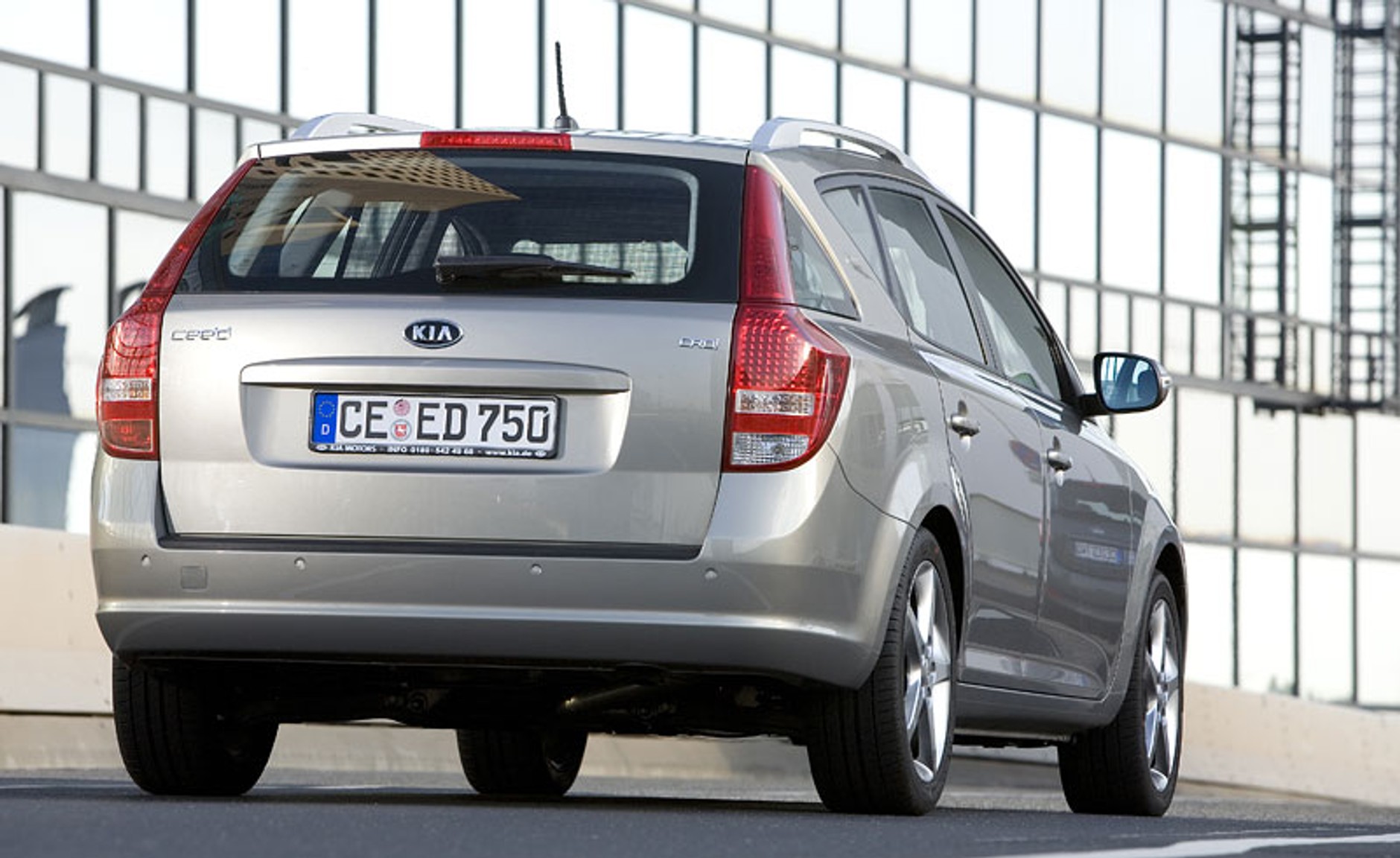 Kia Ceed FL 2009: oficjalne zdjęcia po modernizacji