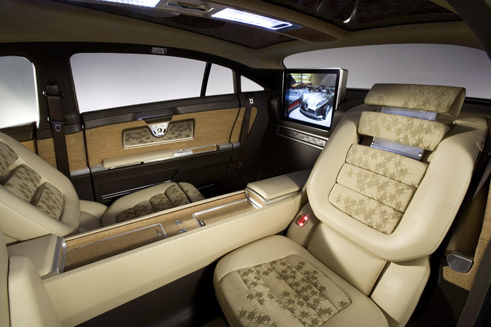 IAA Frankfurt 2007: Mercedes-Benz F700 – mistyczna nowoczesność