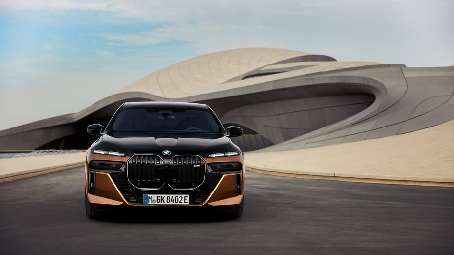 BMW i7 M70