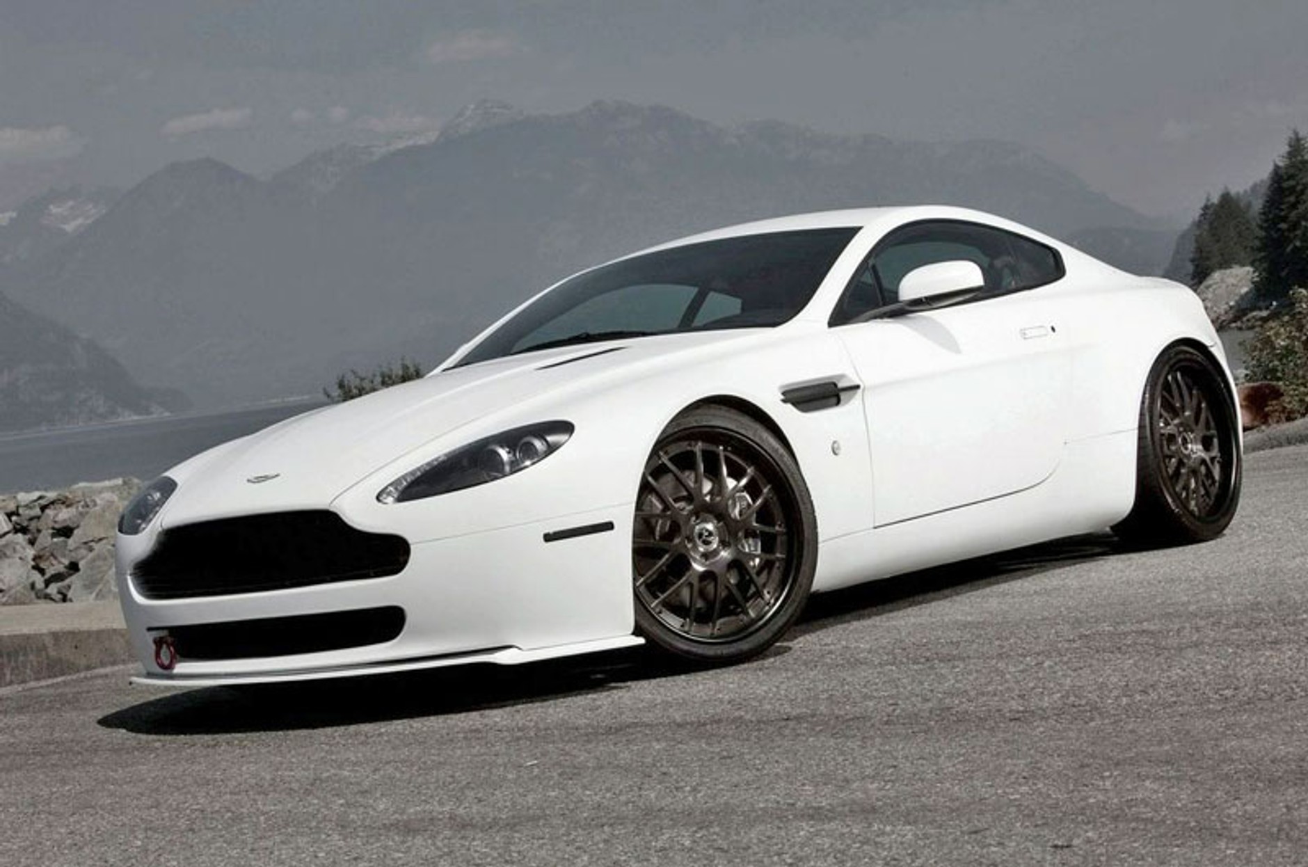 MWDesign Aston Martin V8 Vantage – subtelnie