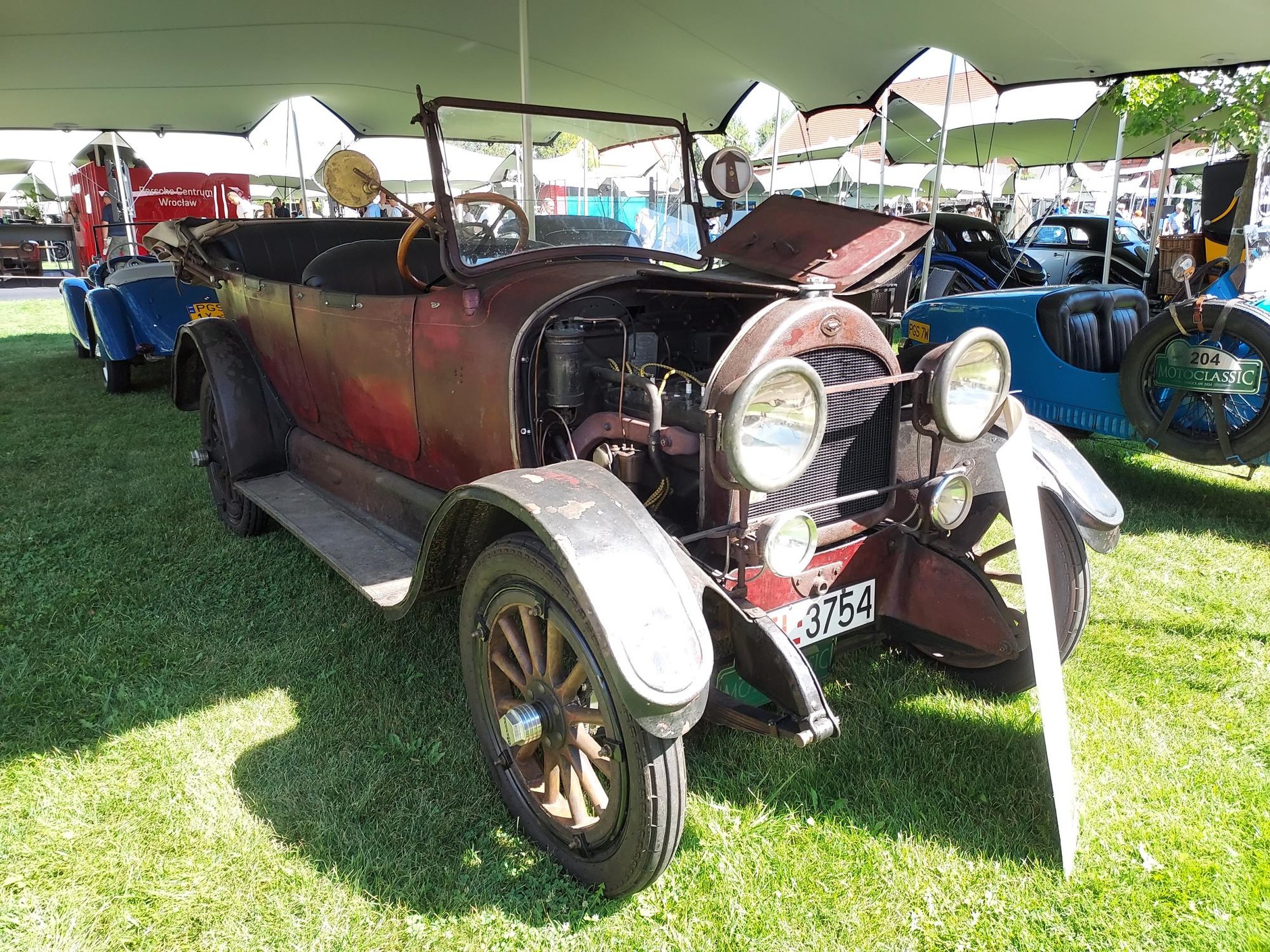 Klasyczne pojazdy na zamku Topacz 2024. Overland z 1918 r.