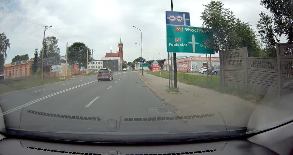Żaden drogowskaz nie kieruje na drogę ekspresową S14 lub autostradę A2