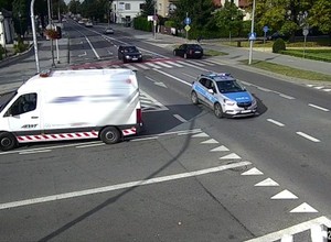 Jechał przez 40 km za radiowozem. Policjanci nie wahali się ani chwili [Wideo]
