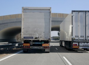 Ciężarówki przestaną się wyprzedzać? Kamery na A2