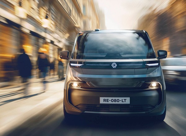 Nowe Renault Trafic ma technologie, których pozazdrościć mogą  osobówki. SDV i 800 V