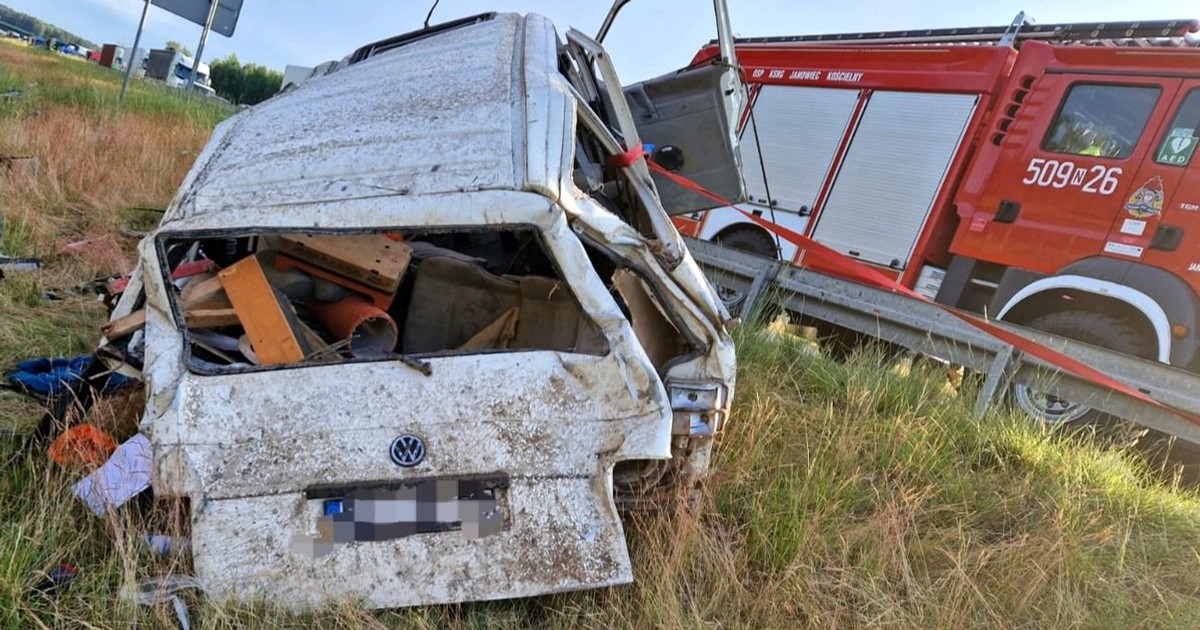 Obraz pochodzący z serwisu https://warminsko-mazurska.policja.gov.pl/ol/aktualnosci/121720,W-wypadku-busa-na-drodze-ekspresowej-S7-zginely-2-osoby.html