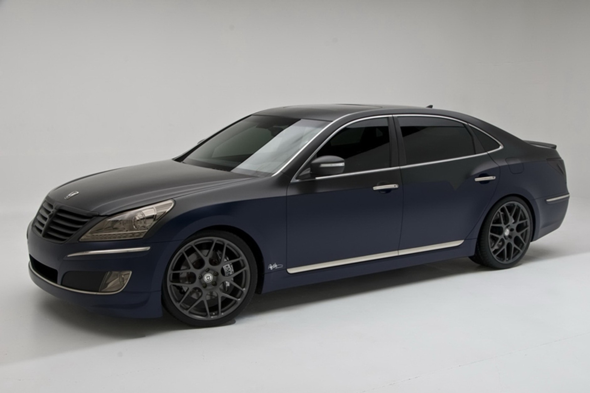 Hyundai Equus w wersji „Zjedź mi z drogi, złamasie!”