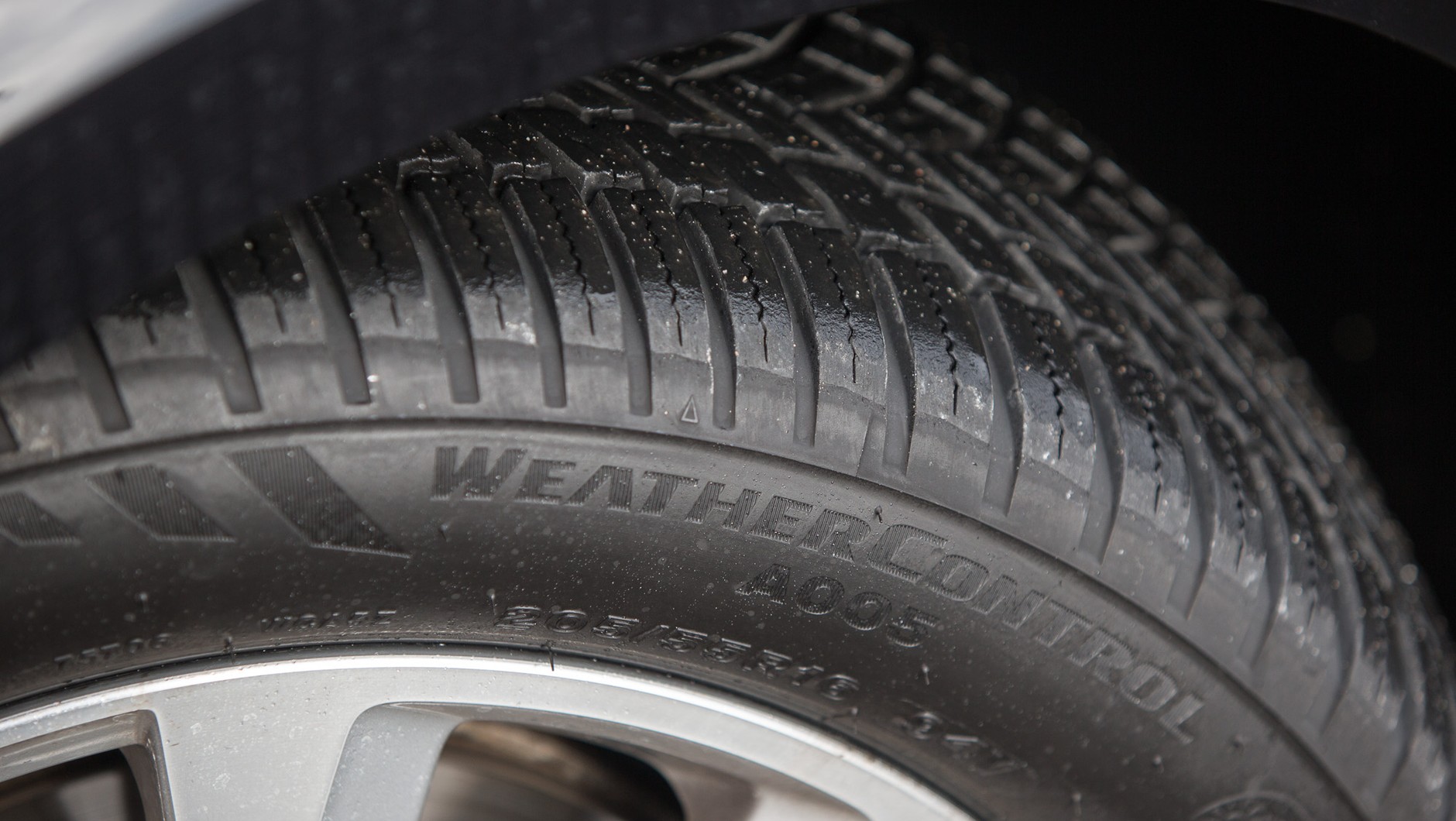 Bridgestone: całoroczna opona Weather Control A005